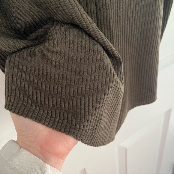 NWOT Women's Theory Ribbed Short Sleeve High-Low Top size Medium in Olive Green - Picture 5 of 6